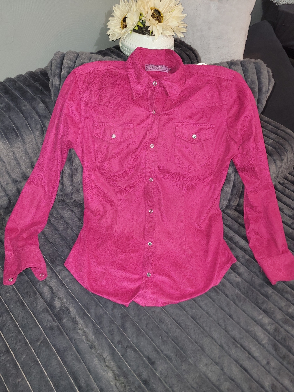Women's Magenta Button-Down Shirt - Classic Collared Style